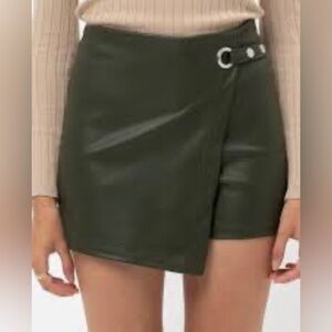 Francesca’s Alya Vegan Leather Side Buckle Mini Skirt Olive Green S NWT